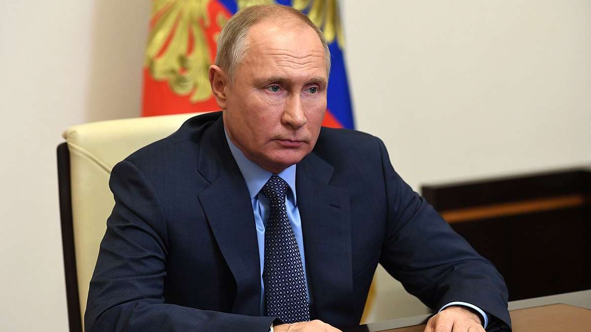 Putin reconhece repúblicas separatistas no Donbas e reforça defesa contra Ucrânia