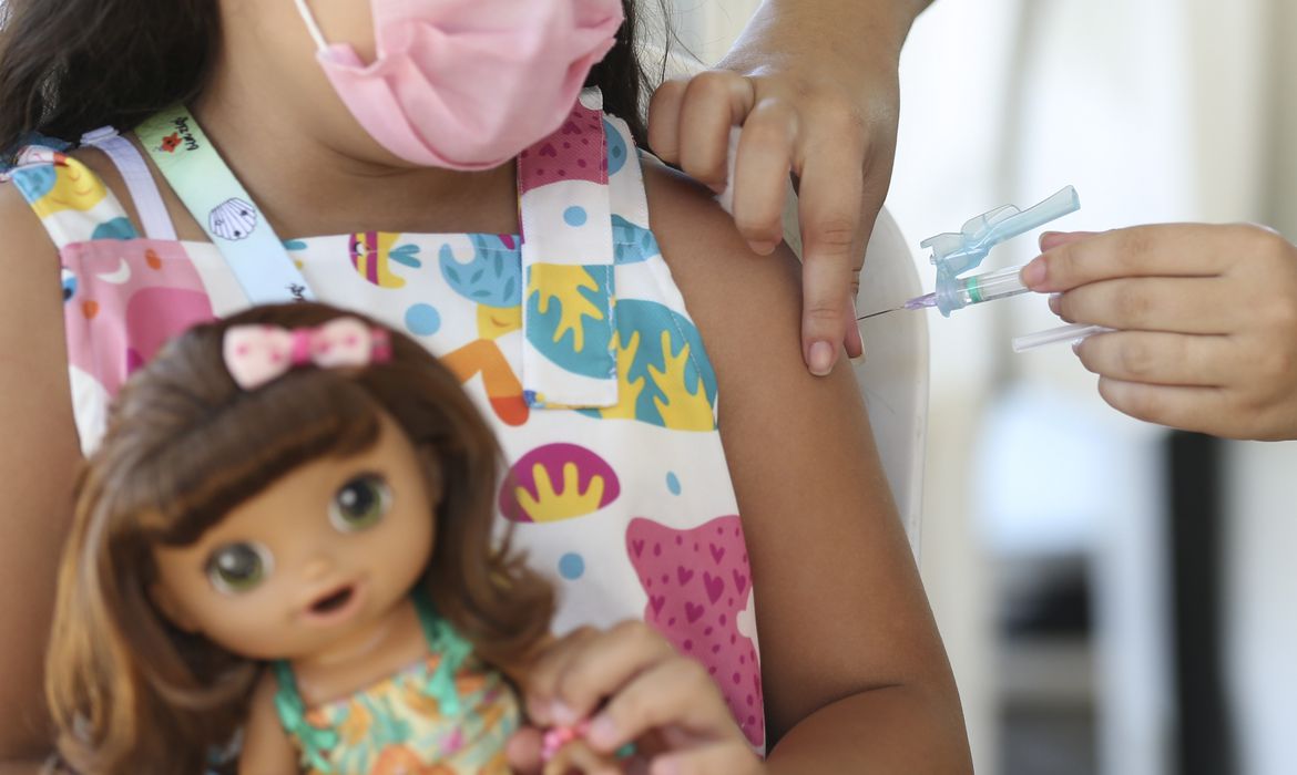 Cai cobertura de vacinas obrigatórias para crianças e risco de surtos cresce