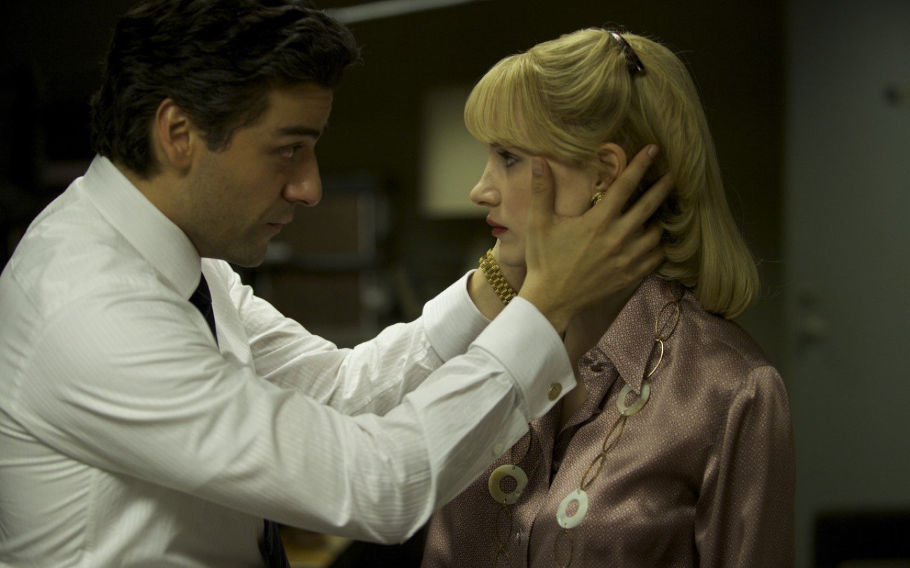 Oscar Isaac and Jessica Chastain em cena de O Ano Mais Violento