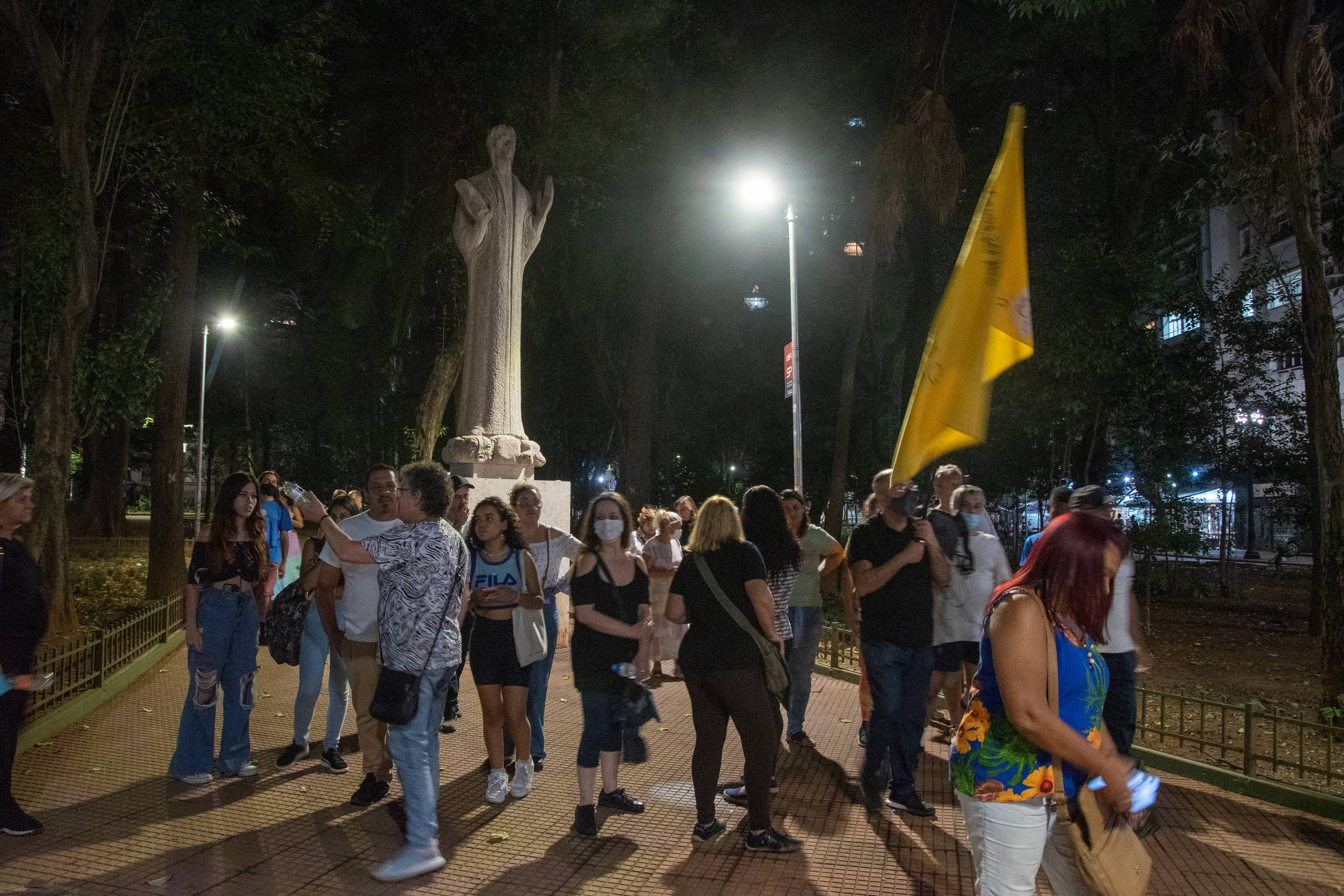 Caminhada Noturna: conheça o centro de São Paulo à noite – 13/05/2022 – É Logo Ali