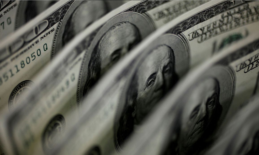 Dólar cai 1,32% em dia marcado por perdas globais da moeda