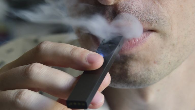 Entidades médicas fazem apelo à Anvisa contra cigarro eletrônico