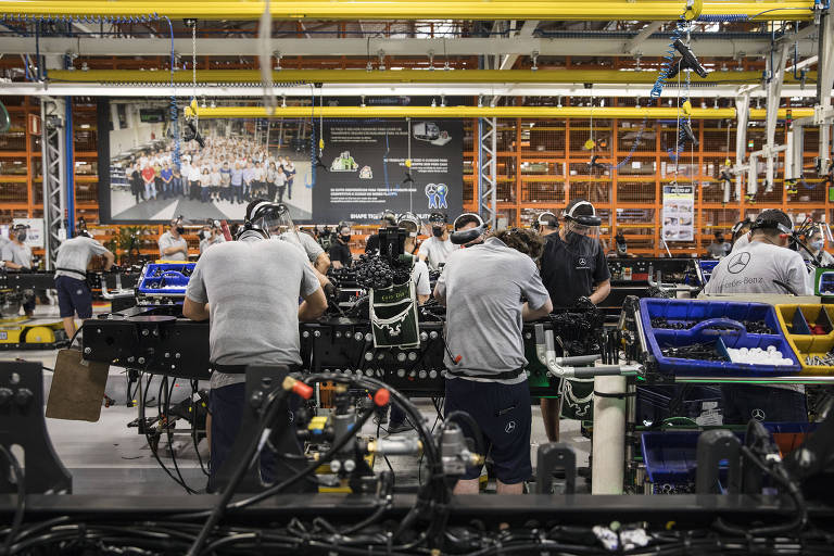 Anfavea revisa projeções e reduz expectativa sobre produção de veículos