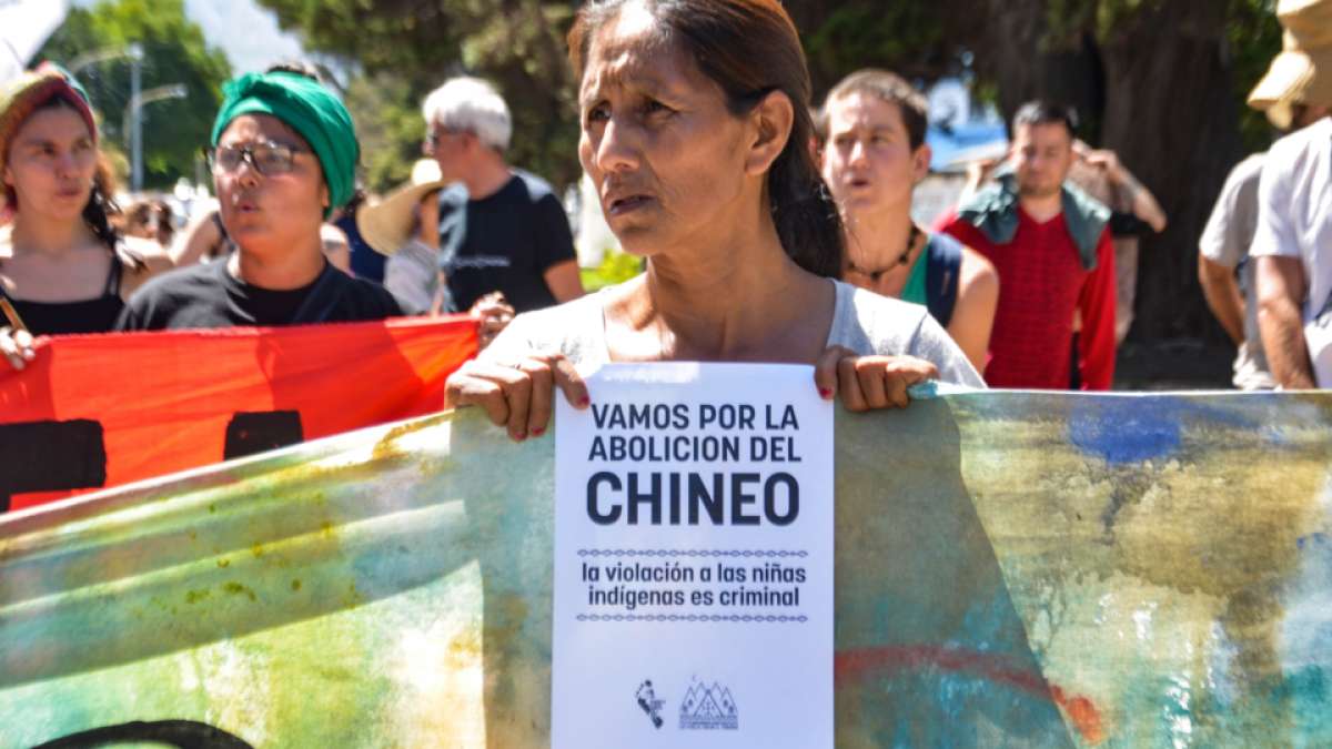 a violência sexual de origem racista e colonial contra meninas indígenas do Chile