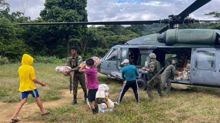 Comida entregue em helicóptero do Exército na Terra Yanomami - Exército Brasileiro - Exército Brasileiro