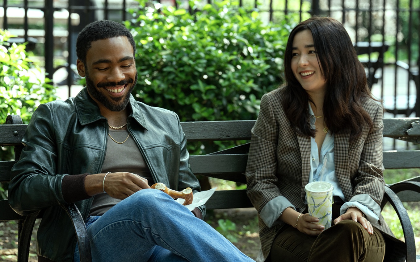 Donald Glover e Maya Erskine em cena de Sr. e Sra. Smith, uma das séries mais esperadas de 2024