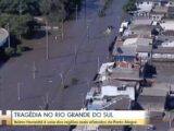 'É deixar secar agora e ver o tamanho do prejuízo', diz comerciante que tenta recuperar loja alagada em Porto Alegre
