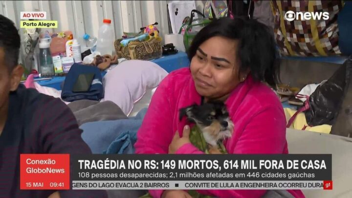 Venezuelana relata fuga de enchente em Porto Alegre: ‘Soltava a mochila ou a cachorrinha’